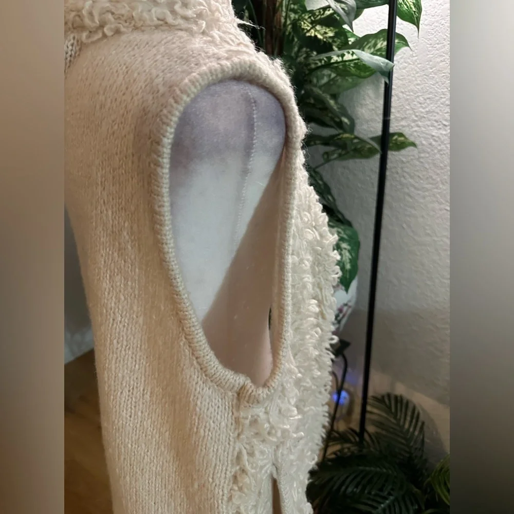 Mossimo cream knit vest size M